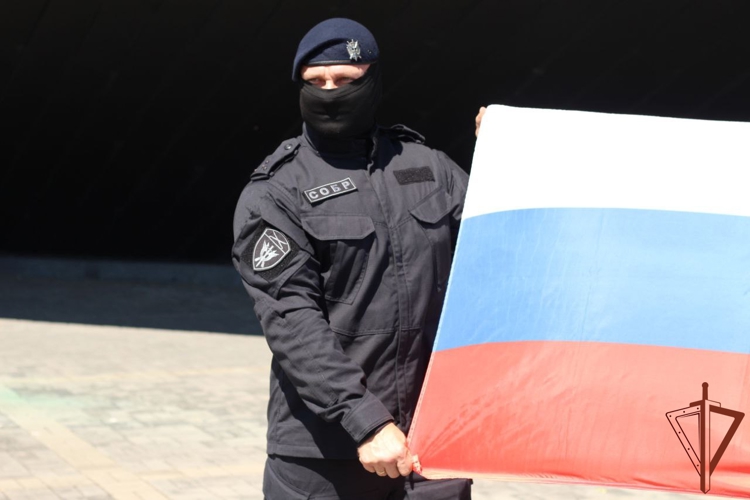 Сотрудники Росгвардии приняли участие в патриотической акции в ДНР