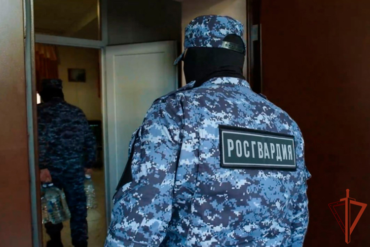 Более 1500 литров воды помогли доставить сотрудники Росгвардии жителям Донецкой Народной Республики