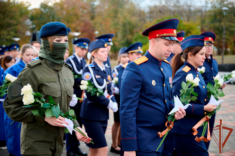Бойцы спецназа Росгвардии почтили память павших русских воинов в ДНР