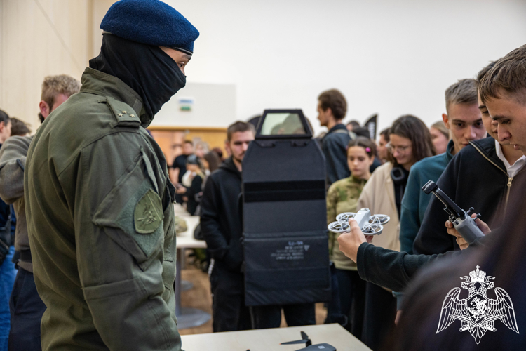  ДНР росгвардейцы приняли участие в мероприятиях, посвященных Дню призывника