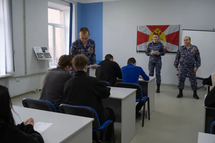  ДНР росгвардейцы приняли участие в мероприятиях, посвященных Дню призывника