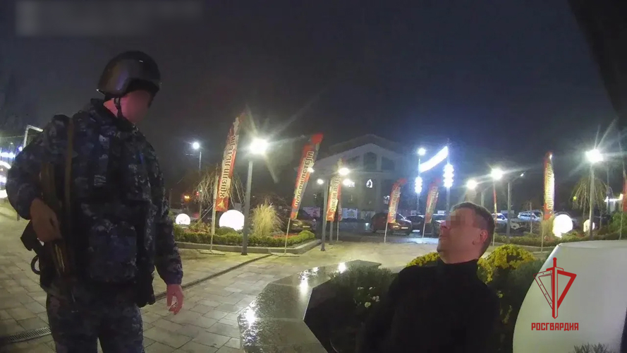 В Макеевке росгвардейцы задержали дебошира в кафе