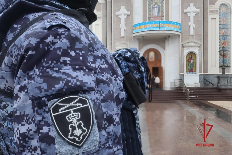 В ДНР росгвардейцы обеспечили безопасность граждан во время празднования Рождества Христова