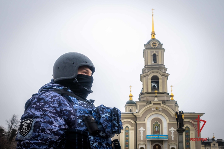 В ДНР росгвардейцы обеспечили безопасность граждан во время празднования Рождества Христова