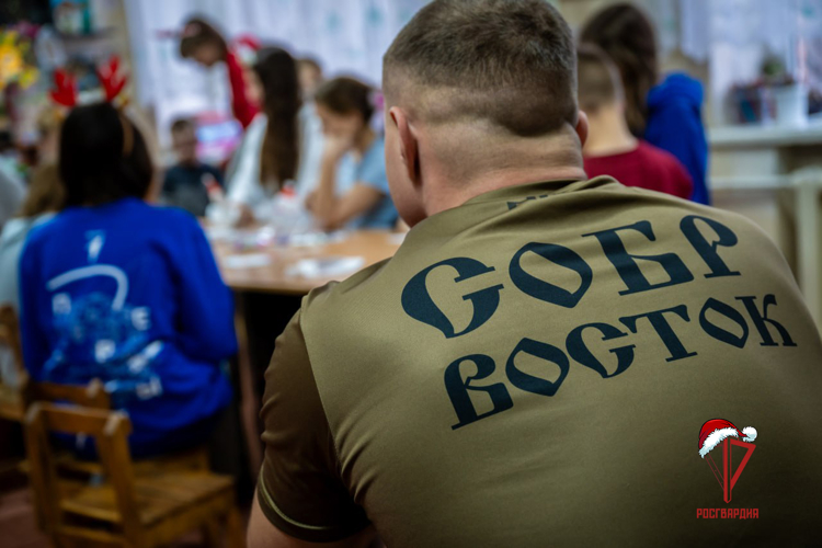 Спецназ Росгвардии в ДНР принял участие в акции «Дед Мороз специального назначения»