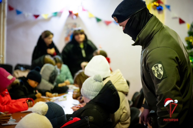 В ДНР спецназ Росгвардии поздравил детей в рамках ведомственной акции