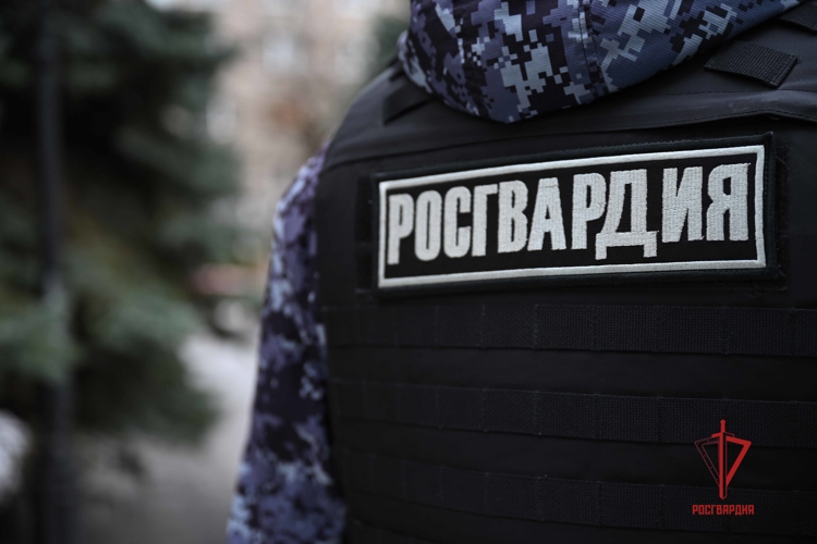Сотрудники Росгвардии оказали помощь подростку, потерявшему сознание во время богослужения в Донецке