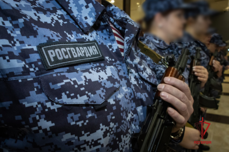 Присягу на верность Российской Федерации дали сотрудники вневедомственной охраны в ДНР