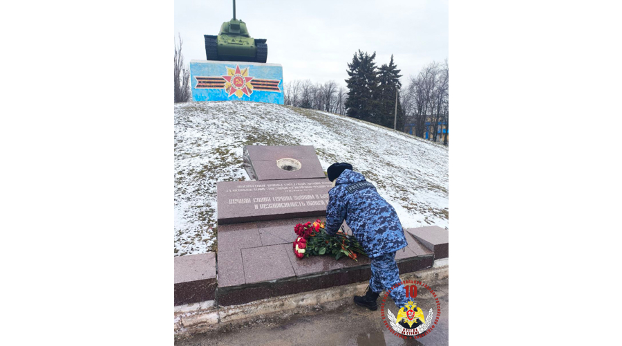 Росгвардейцы почтили память героев Великой Отечественной войны и поздравили ветеранов