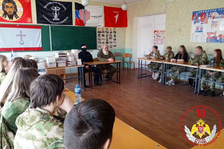 О многовековой истории войск правопорядка рассказали школьникам Донецка
