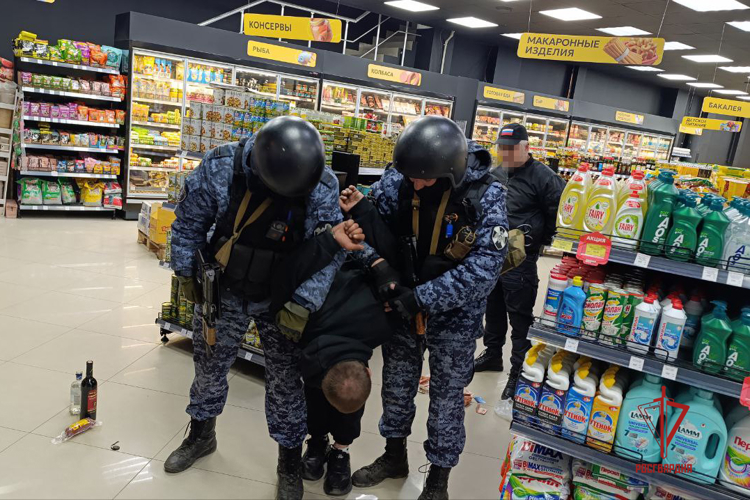 Наряд Росгвардии задержал подозреваемого в краже в Донецке