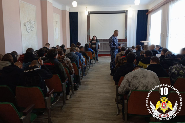 В Донецке росгвардейцы провели серию уроков мужества ко Дню войск национальной гвардии