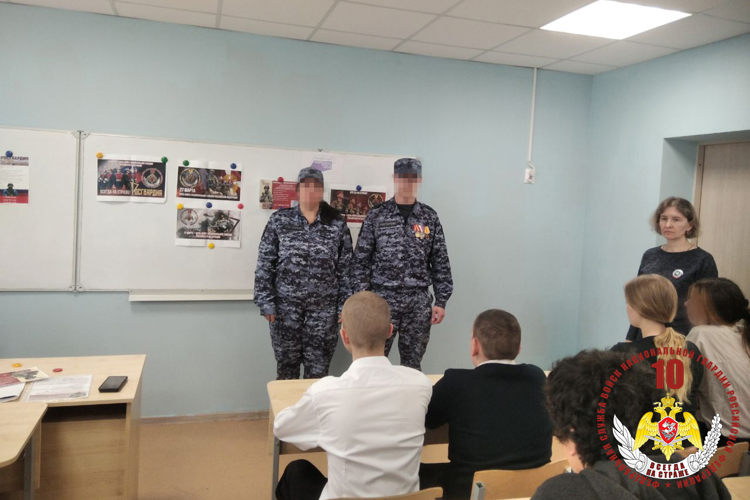 В Донецке росгвардейцы провели серию уроков мужества ко Дню войск национальной гвардии