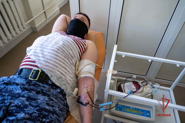 В национальный день донора росгвардейцы пополнили региональный банк крови в ДНР
