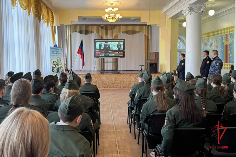 Росгвардейцы провели просветительские лекции для подшефных классов в ДНР