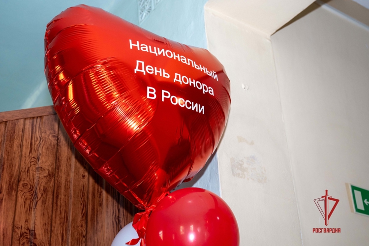 В национальный день донора росгвардейцы пополнили региональный банк крови в ДНР