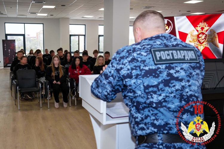 Росгвардейцы встретились с подрастающим поколением в ДНР
