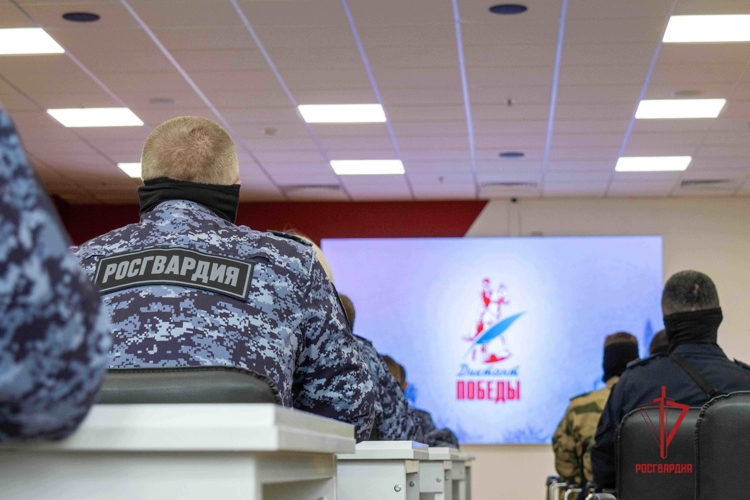 Росгвардейцы приняли участие в «Диктанте Победы» в ДНР 