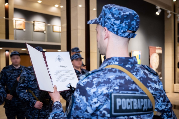 Присягу на верность Российской Федерации дали сотрудники вневедомственной охраны в ДНР