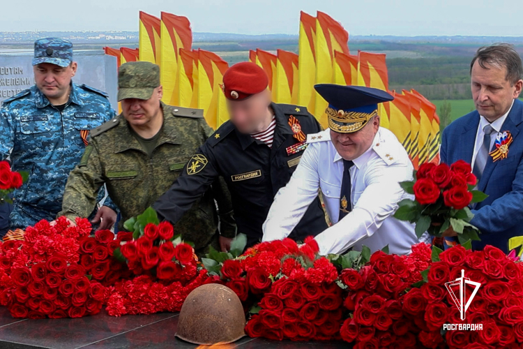 Росгвардейцы стали участниками памятных мероприятий на Саур-Могиле в ДНР