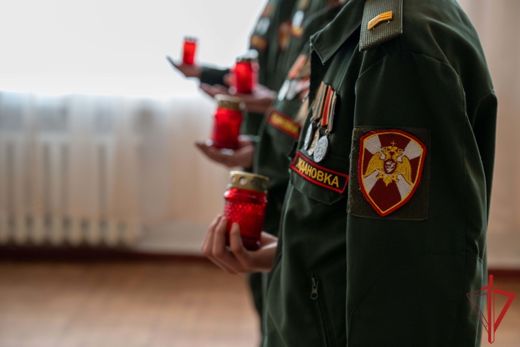 Росгвардейцы приняли участие в открытии «Парты Героя» в Ждановке