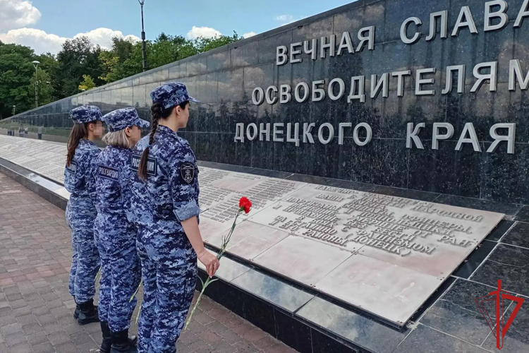 В День памяти и скорби росгвардейцы провели серию патриотических мероприятий в ДНР