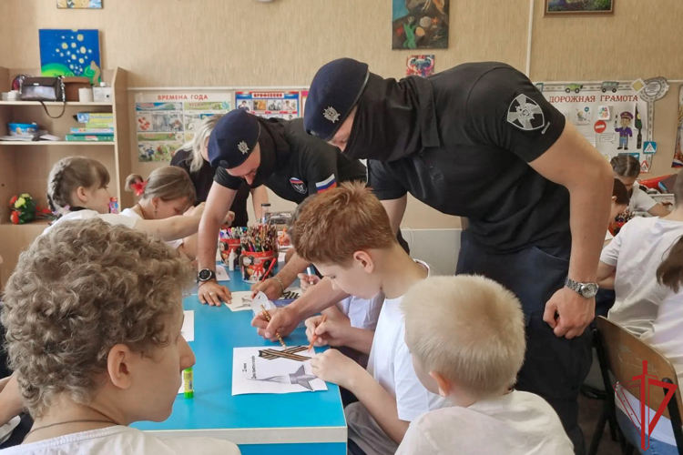 В День памяти и скорби росгвардейцы провели серию патриотических мероприятий в ДНР