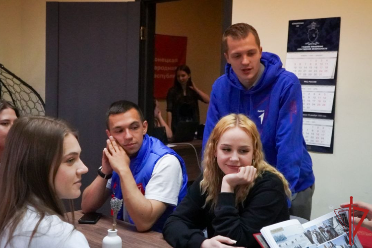 В Донецке росгвардейцы приняли участие в круглом столе ко Дню русского языка