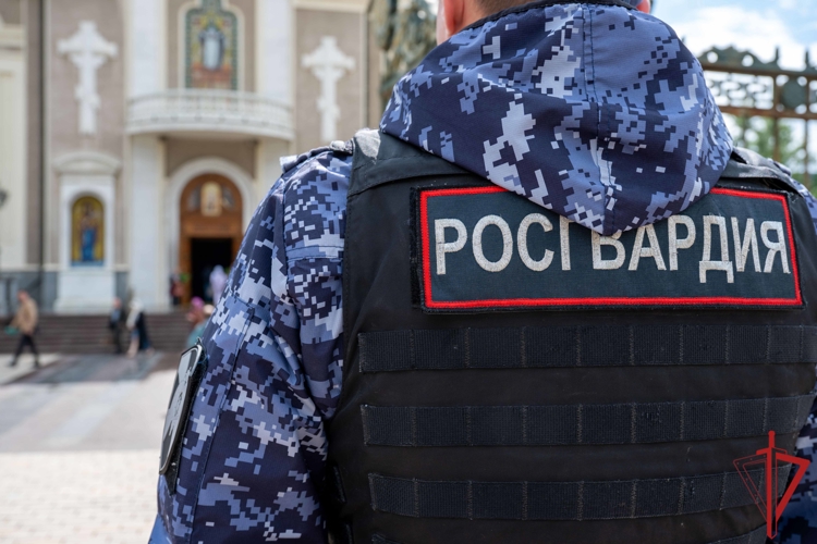 Росгвардейцы приняли участие в обеспечении общественной безопасности в период празднования Троицы на территории ДНР