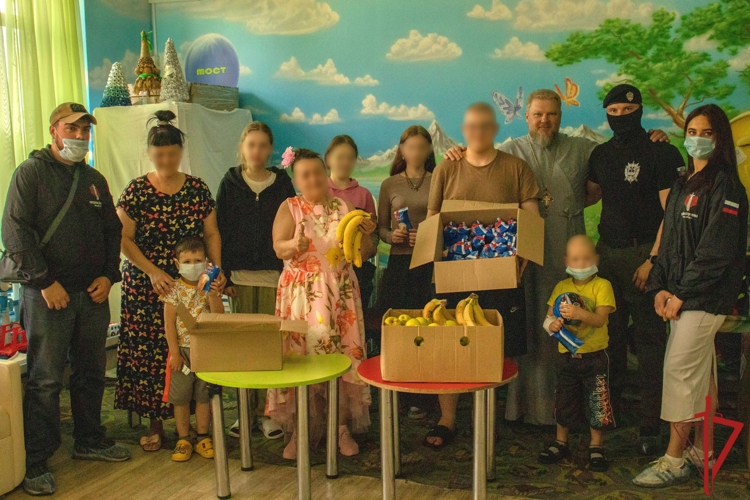 В ДНР росгвардейцы провели серию благотворительных мероприятий в День защиты детей