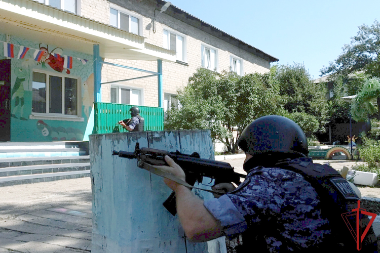 В ДНР Росгвардия приняла участие во всероссийских антитеррористических учениях на объектах образования