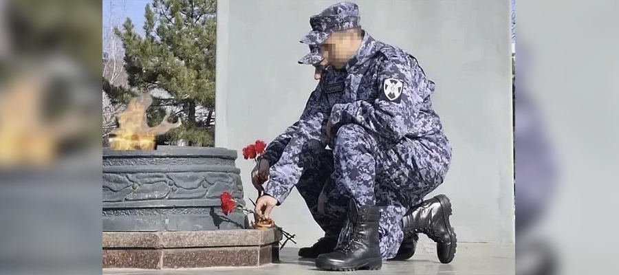 Росгвардейцы почтили память воинов-освободителей в Мариуполе