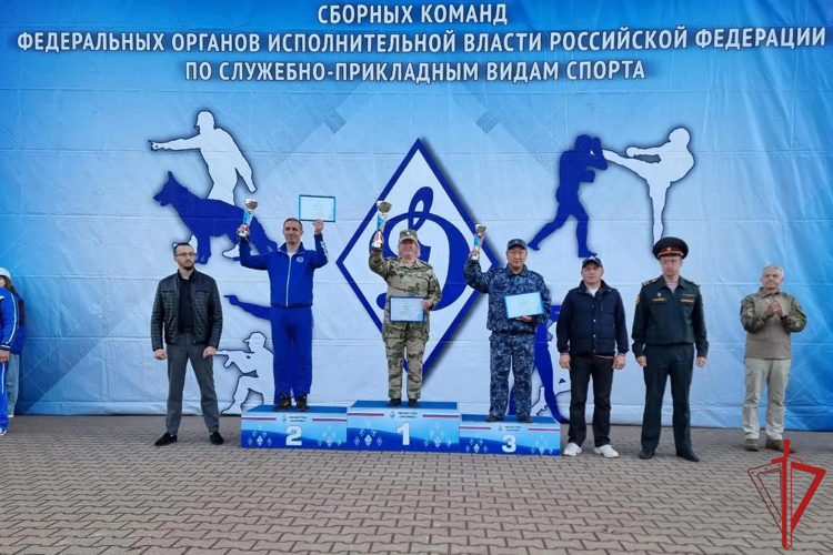 Кинолог Росгвардии из ДНР в составе сборной ведомства стала победителем во всероссийских соревнованиях