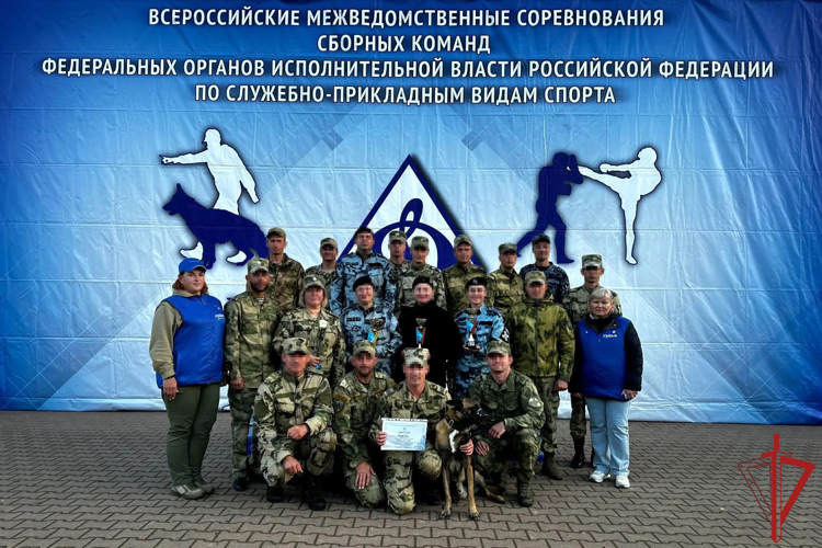 Кинолог Росгвардии из ДНР в составе сборной ведомства стала победителем во всероссийских соревнованиях