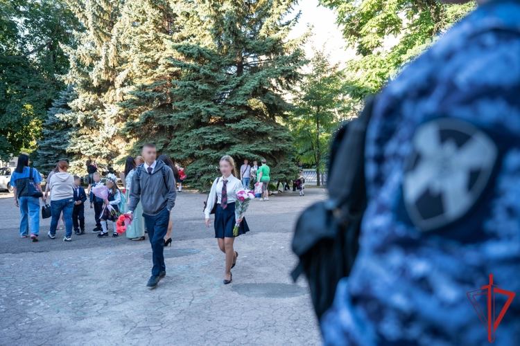 Росгвардейцы в ДНР обеспечили безопасность мероприятий, посвящённых Дню знаний