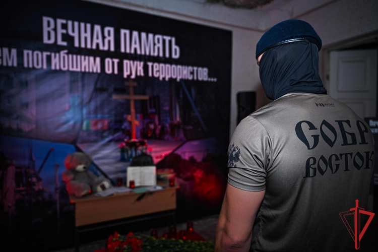 В Донецке росгвардейцы почтили память жертв терроризма