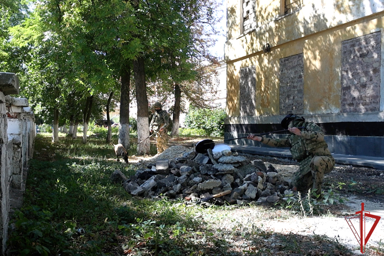 Росгвардейцы в ДНР обеспечили безопасность мероприятий, посвящённых Дню знаний