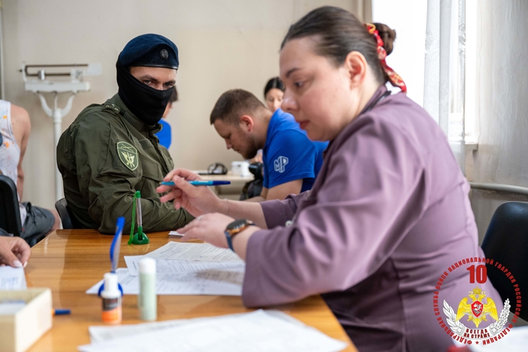 Росгвардейцы в ДНР сдали кровь в медицинские учреждения